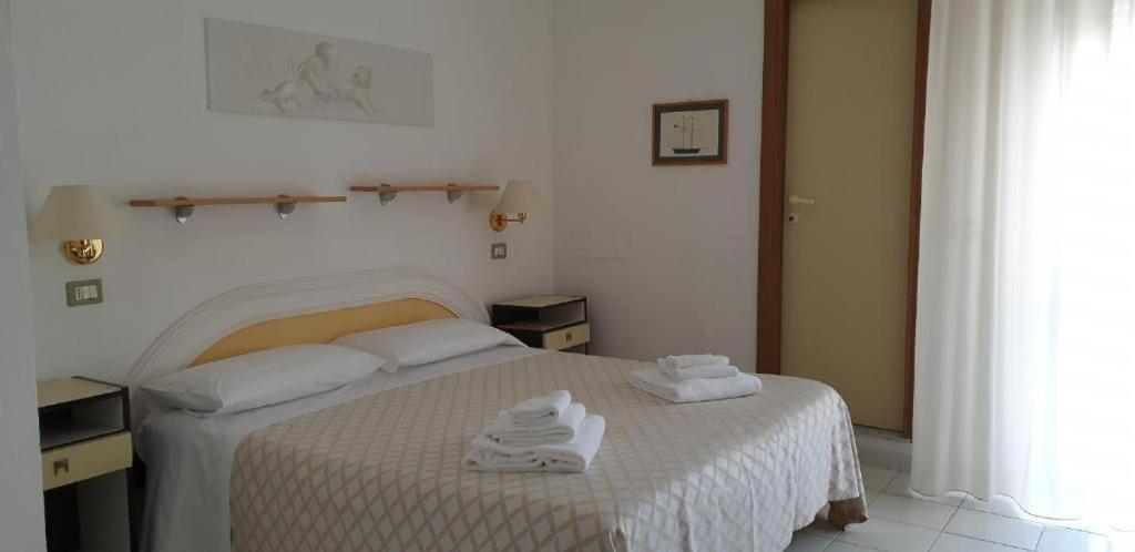 Hotel Continental Cattolica Exteriér fotografie