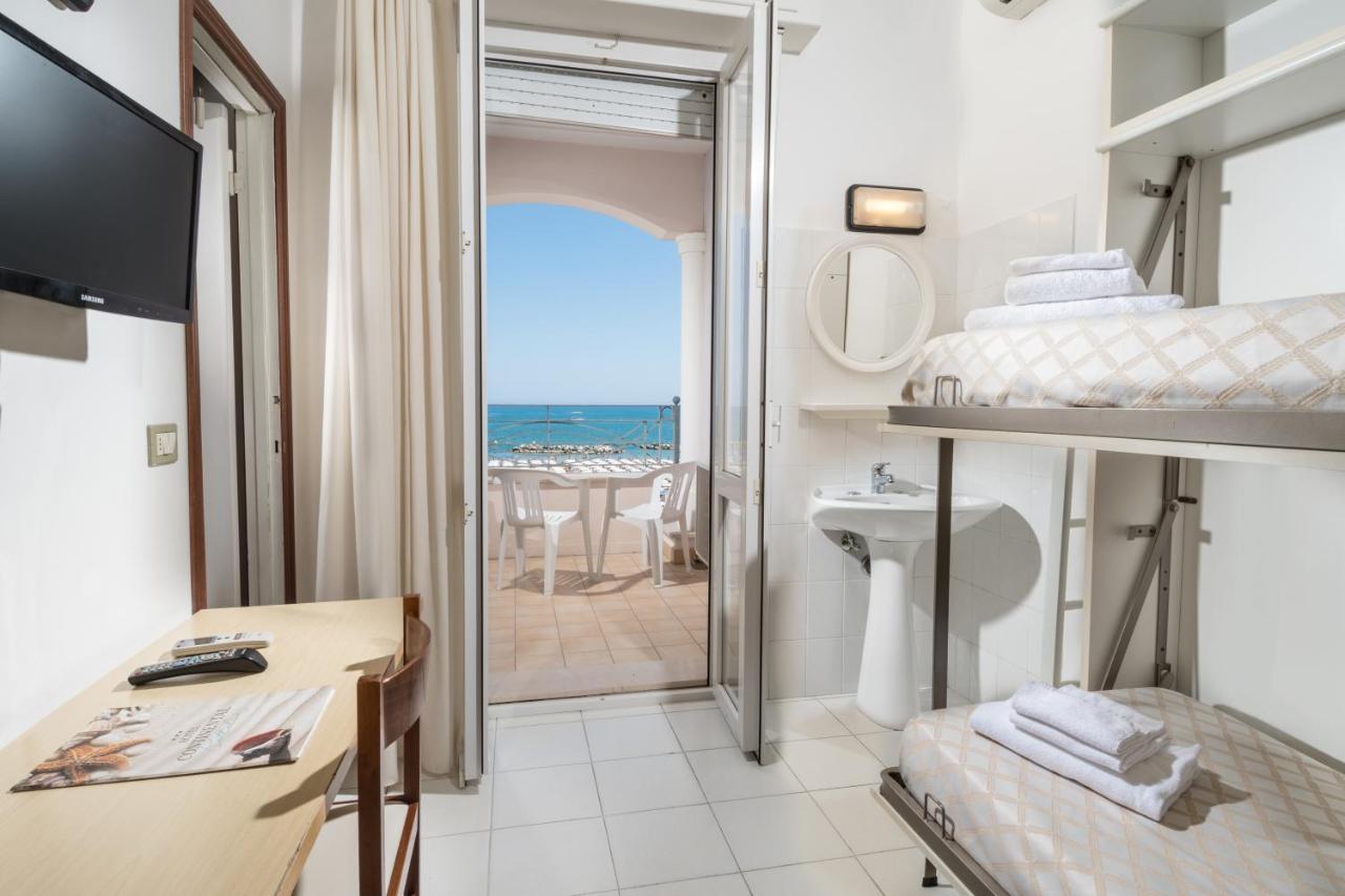 Hotel Continental Cattolica Exteriér fotografie