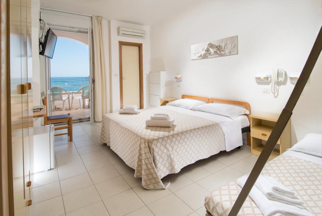Hotel Continental Cattolica Exteriér fotografie